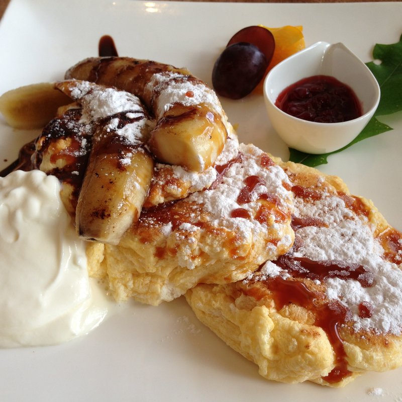 スフレ・パンケーキセット　フルーツ添え(MEMORIES)