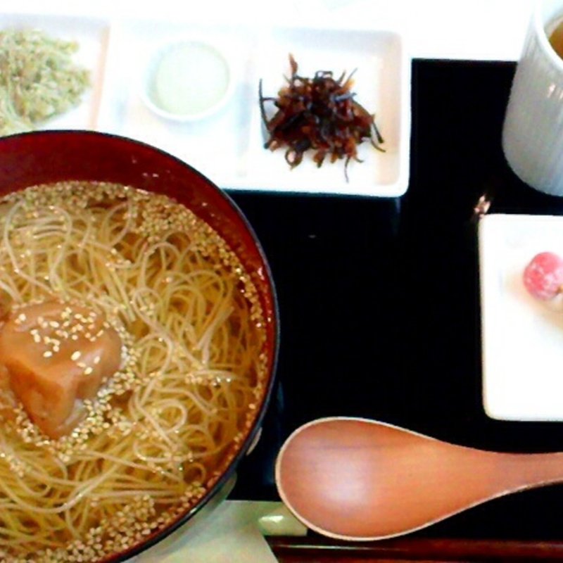 梅にゅうめん(Cafe 椿 山種美術館内)