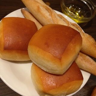 パン。フランスパン、ミルクパン。写真3人前(俺のフレンチＧＩＮＺＡ)