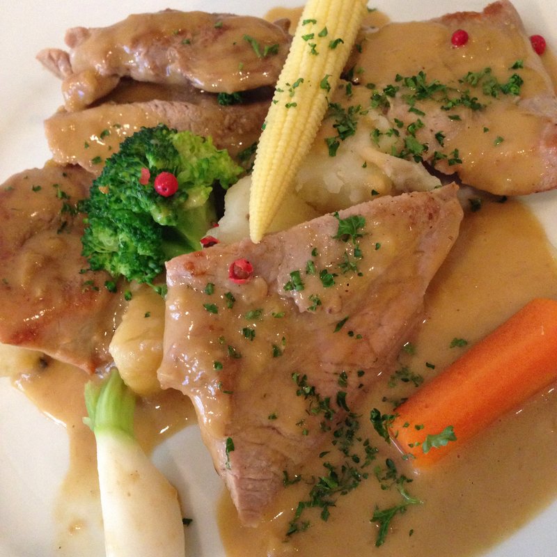 三元豚のフィレ肉のソテー マスタードソース(東陽町バルKAZ)