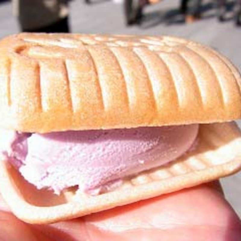 紫芋(浅草ちょうちんもなか)