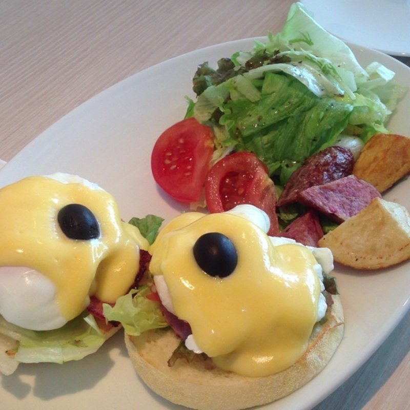 エッグベネディクト(モケス ブレッドアンドブレックファースト 中目黒店 （Moke's Bread & Breakfast）)