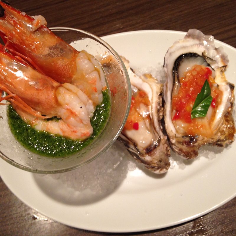 海老のカクテルシュリンプと牡蠣(シュリンプ＆オイスターバー 横浜モアーズ店 )