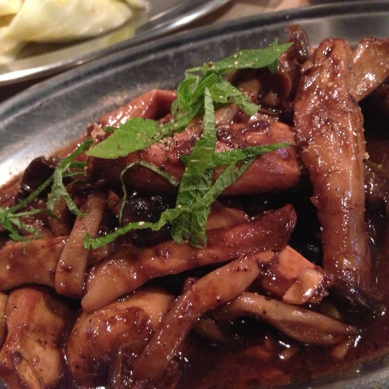 天然猪セット(上肩ロース、上モモ、上バラ)　(焼ジビエ 罠 神田店)