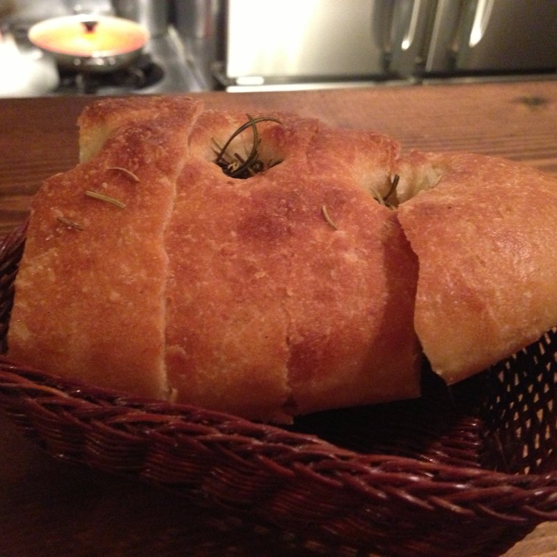 じゃがいもとローズマリーのフォカッチャ(アヒルストア)