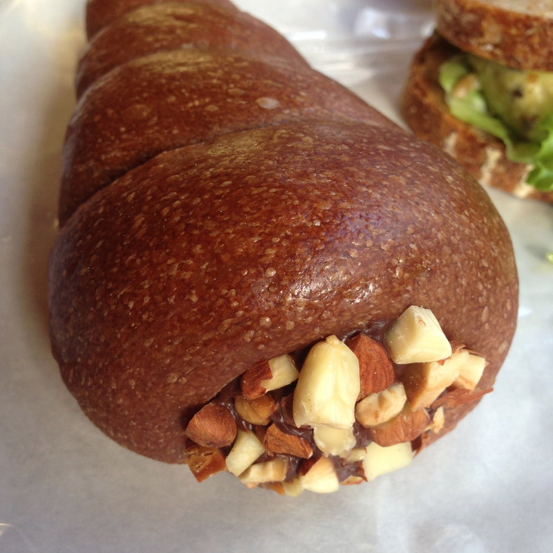 チョココロネ(三井製パン舗)