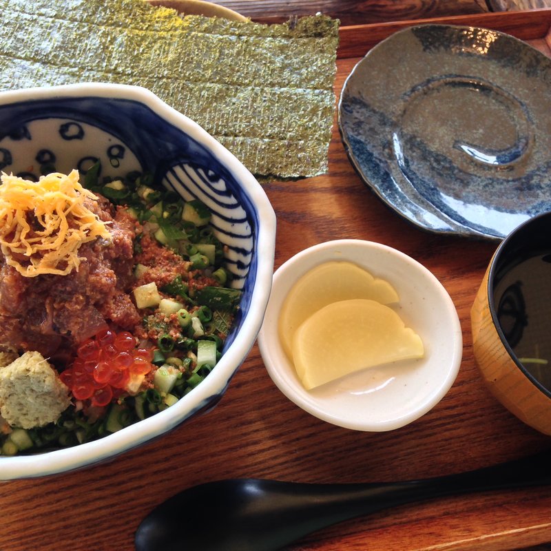 漁師の賄い丼(江ノ島小屋)