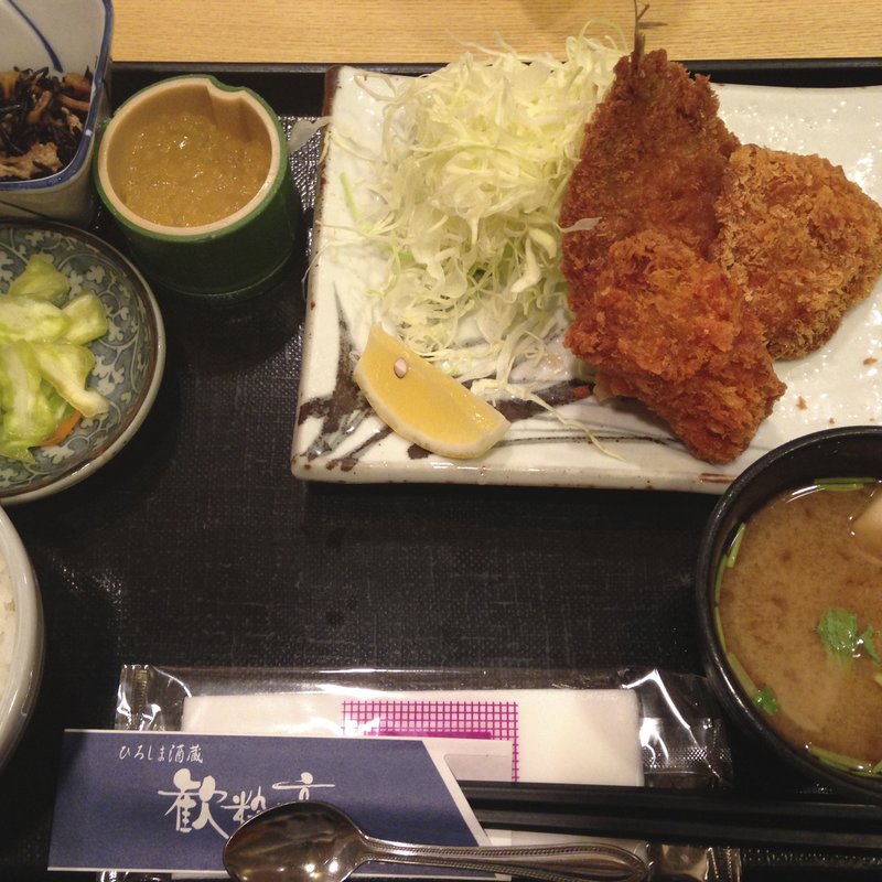 牡蠣・キス・イカフライ定食(歓粋亭)