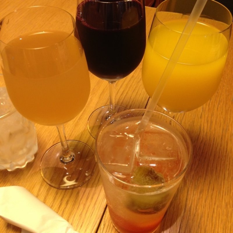 りんご、みかん、ぶどうジュース、完熟梅ソーダ(ディヨンナナショクドウ （d47食堂）)