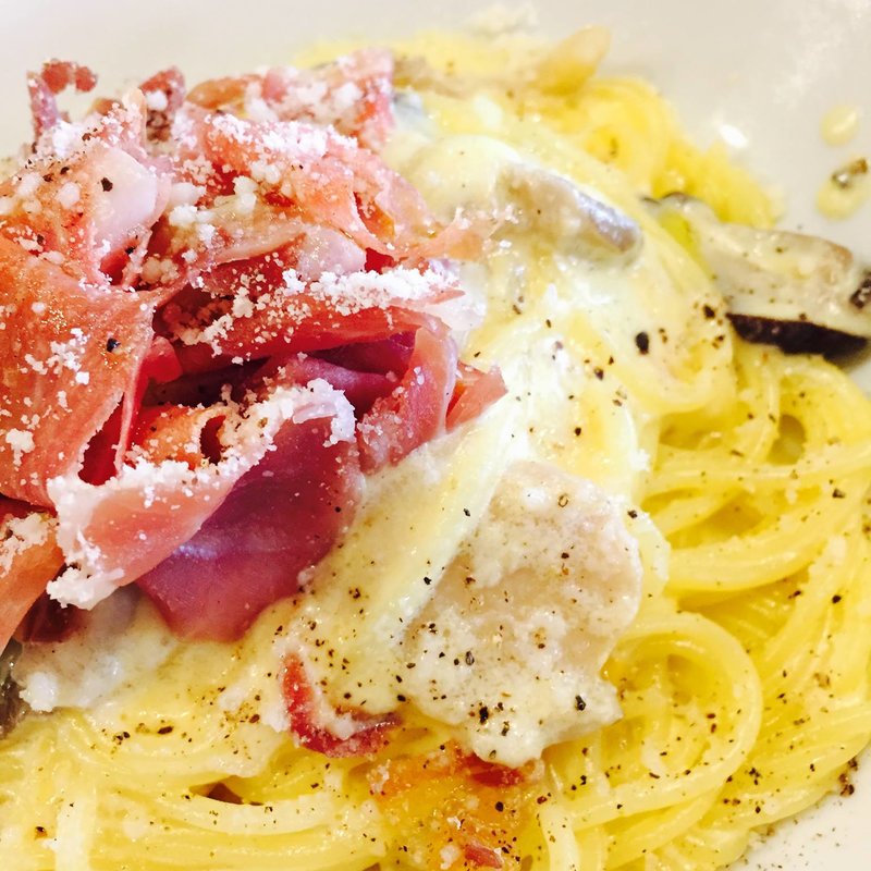 イタリア産生ハムとキノコのカルボナーラ(Italian Kitchen VANSAN)