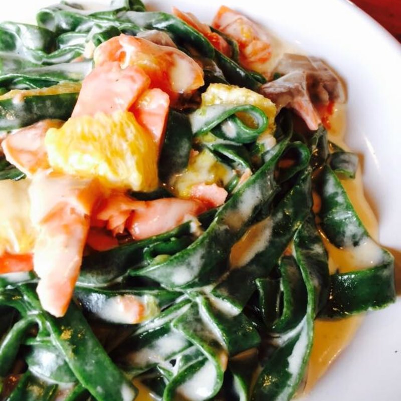 サーモンとオレンジクリームソースのフェットチーネ(ラ・バンビーナ)