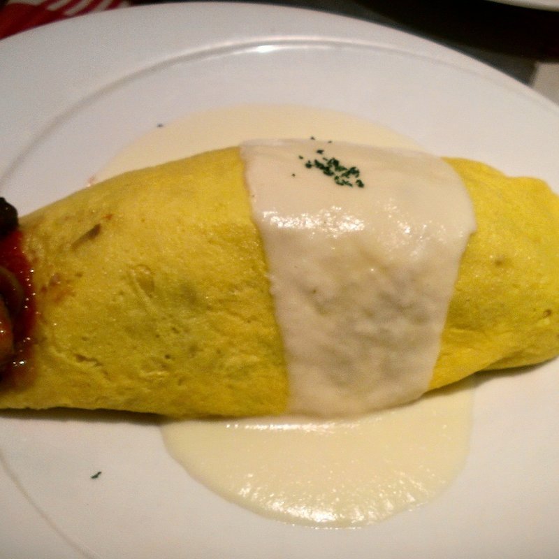 ホワイトソースのオムライス(ザ・ステーション グリル ルミネエスト新宿店)