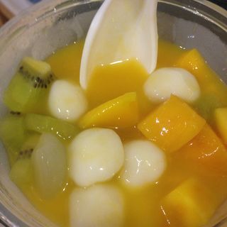 Mixed Fruits Mini Mochi With Mango Juice(HONEY MOON DESSERT 満記甜品)