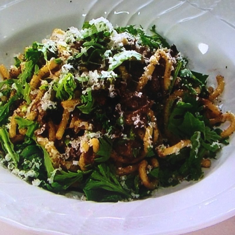 鴨と菊菜のラグー　ポレンタ粉を練りこんだビゴリで(琉球ＢＩＯてぃーあんだ)