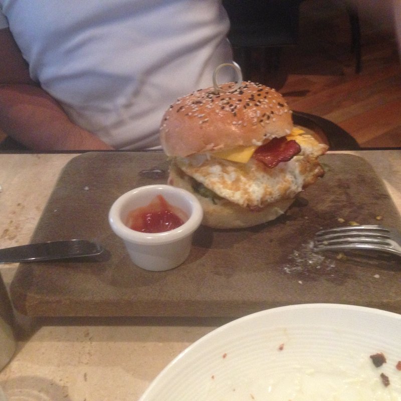 ブラックアンガスビーフバーガー(DISTRICT 10)