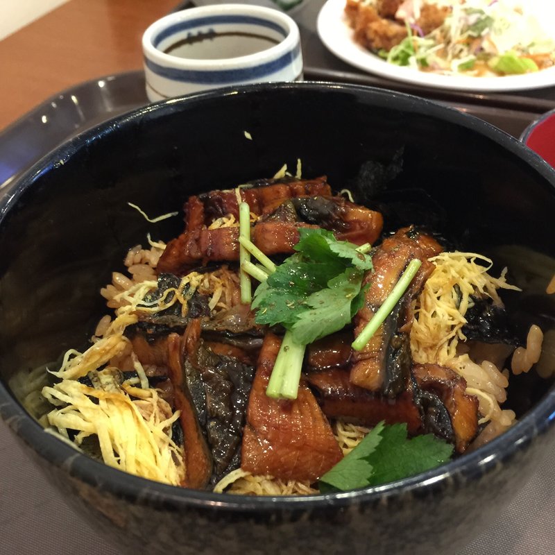 櫃まぶし(カフェ定食屋 彩都ヒルズ )