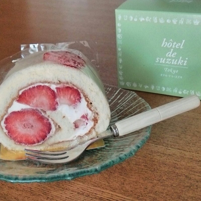 あまおうのロールケーキ(成城Le Fruitier)