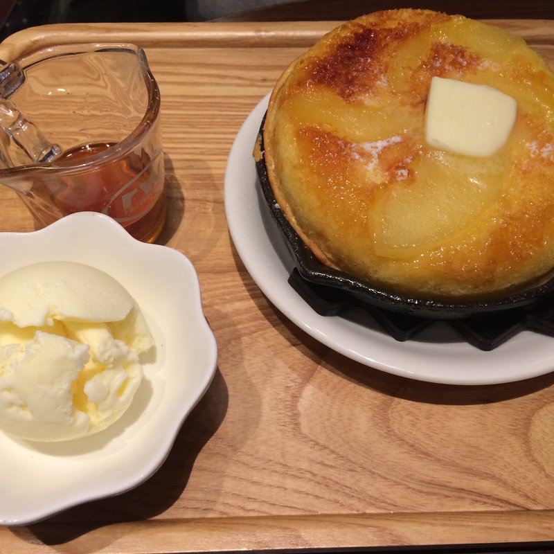 LOBBY パンケーキセットりんごのソテー仕立て(東京ロビー KITTE丸の内店)