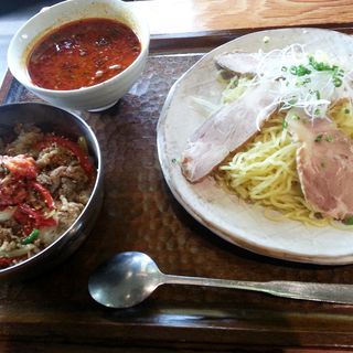 ユッケジャンクッパつけ麺とプルコギ丼セット(焼肉レストラン喜福世)