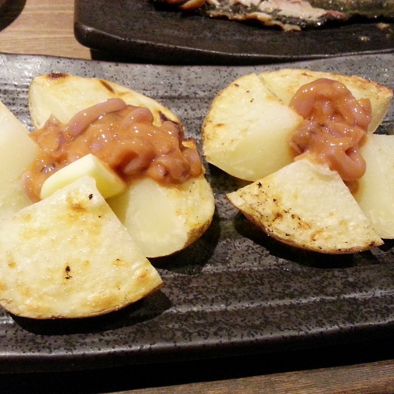 じゃがバター　いかの塩辛のせ(越後屋 玄白 総本山)