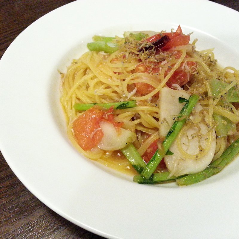 しらすとかぶ　フレッシュトマトのペペロンチーノパスタランチ(トゥーストゥース　トーキョー)