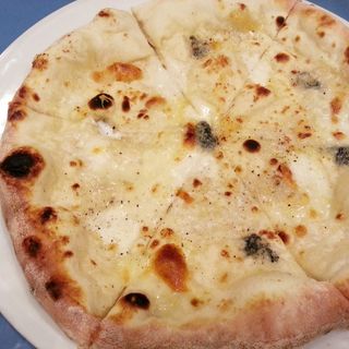 4種のチーズのピッツァ“クアトロフォルマッジョ”(ポルティチェッロ 横浜店)