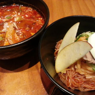 ランチセット　ミニビビン冷麺とミニユッケジャンスープ(ノルブネ 横浜ベイクォーター店)