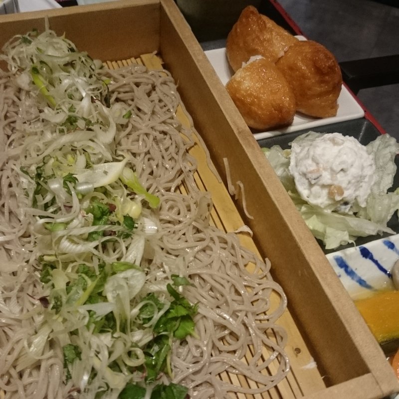 薬味たっぷり蕎麦と三昧プレート膳(三間堂 横浜ベイクォーター店 （さんげんどう）)