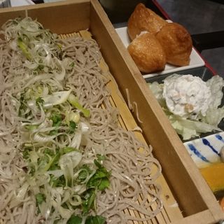薬味たっぷり蕎麦と三昧プレート膳(三間堂 横浜ベイクォーター店 （さんげんどう）)