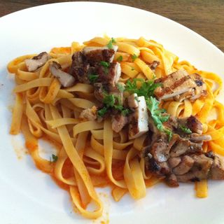 Spaghetti Pomodoro With Grilled Chicken(Bakeroni Cafe)