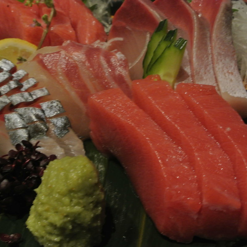 近大マグロと選抜鮮魚のお造り盛り(近畿大学水産研究所 グランフロント大阪店)