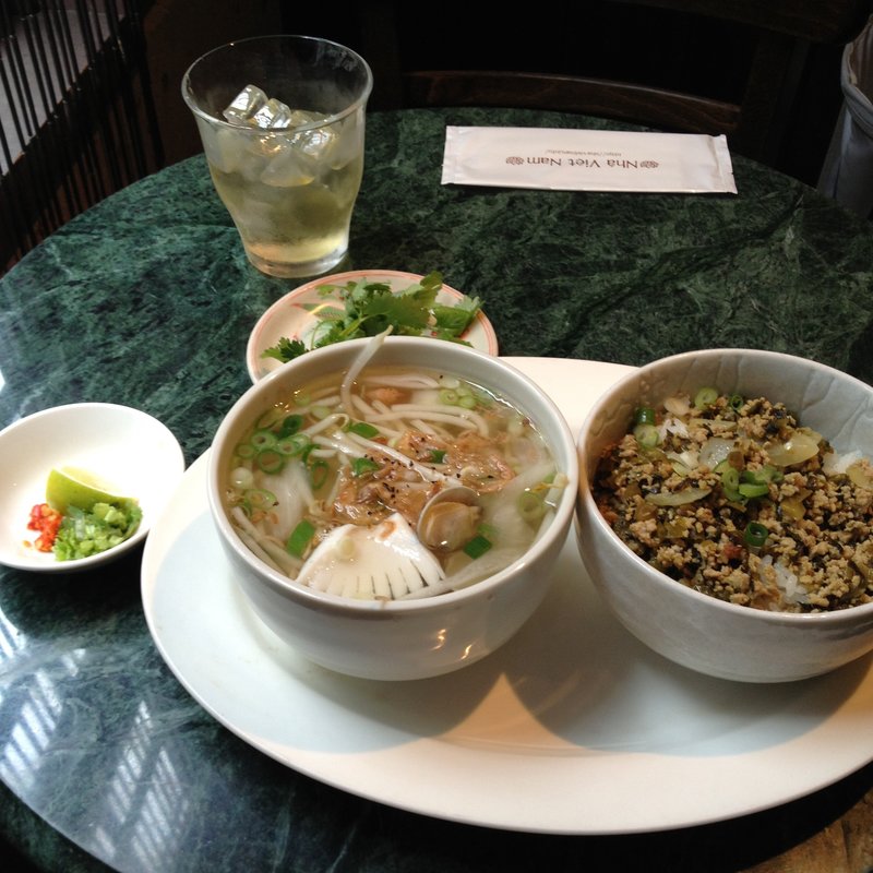 本日のフォーとミニ丼ランチ(Nha Viet Nam 恵比寿本店)