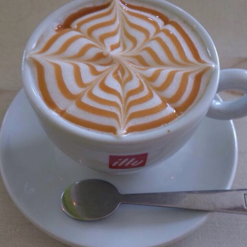 キャラメルラテ(カフェグランピー)