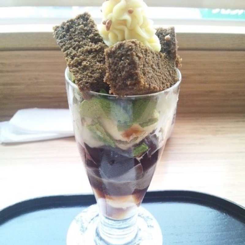 ほうじ茶かすてらパフェ(茶寮都路里 大丸東京店 （さりょうつじり）)