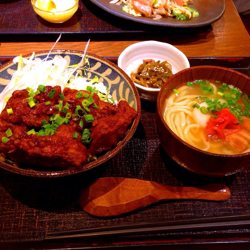 島ラー油唐揚げ丼(海人酒房 八重洲地下街)