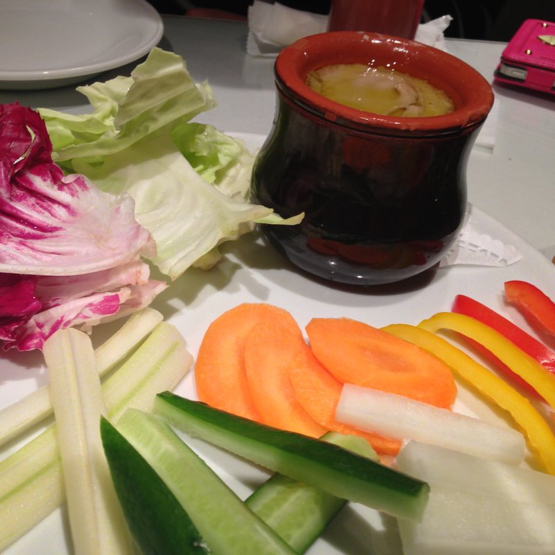 季節の野菜のバーニャカウダ(ジャドール 茶屋町)