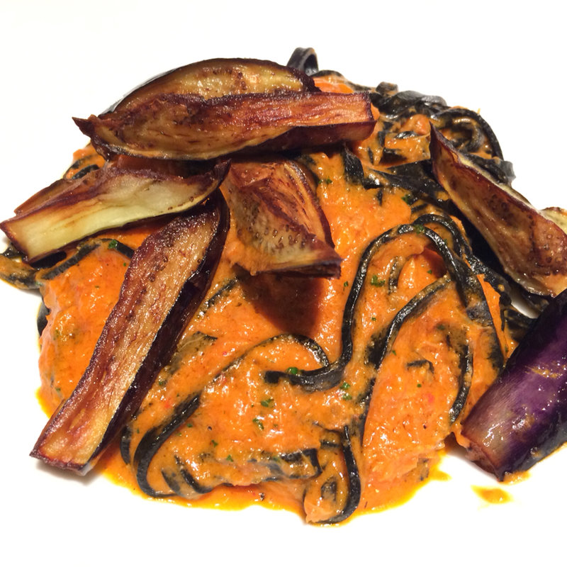 蟹とミートソースのイカスミパスタ(サバティーニ・ディ・フィレンツェ 大丸東京店)