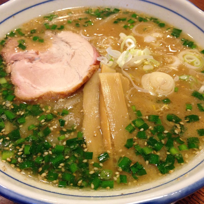 背脂白湯ラーメン大盛り(飯馳停 )