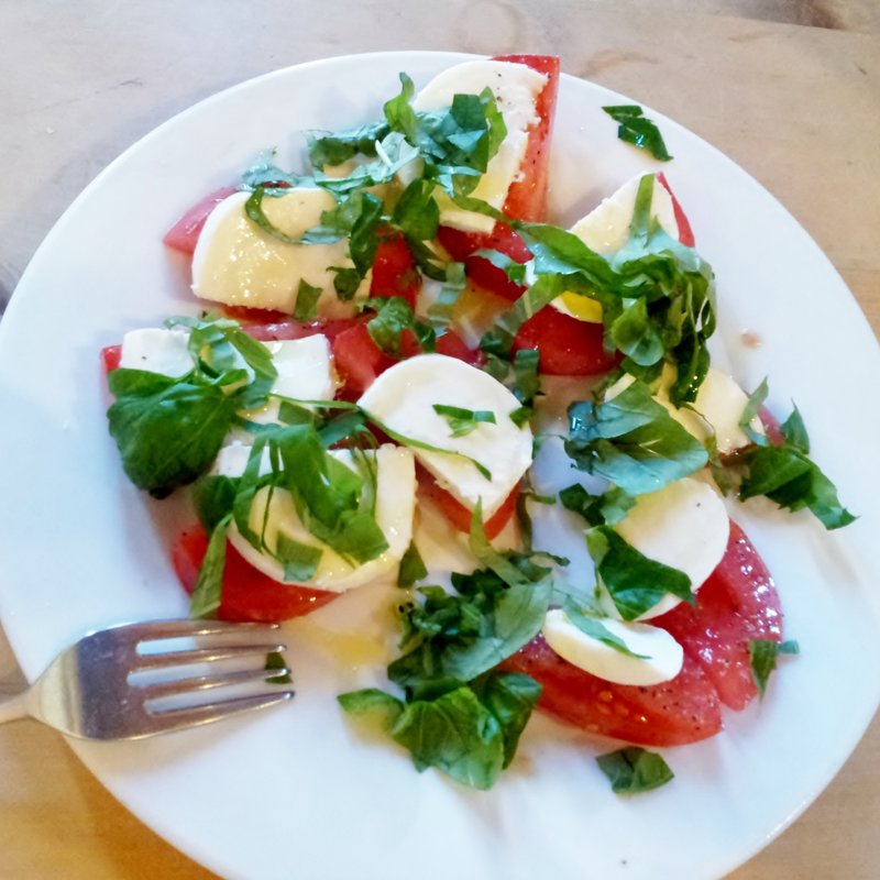 モッツァレラチーズとフルーツトマトのカプレーゼ (モッコ （mocco）)