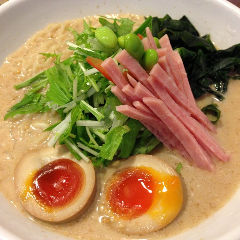サラダ仕立ての冷やし麺(飯馳停 )