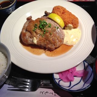 豚ロースマスタードとカニクリームコロッケ定食(わたや )