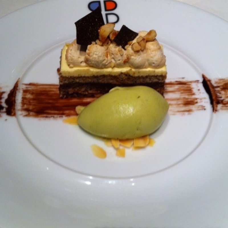 チョコレートのガトー　オペラ仕立て(ブラッスリー ポール・ボキューズ 銀座)