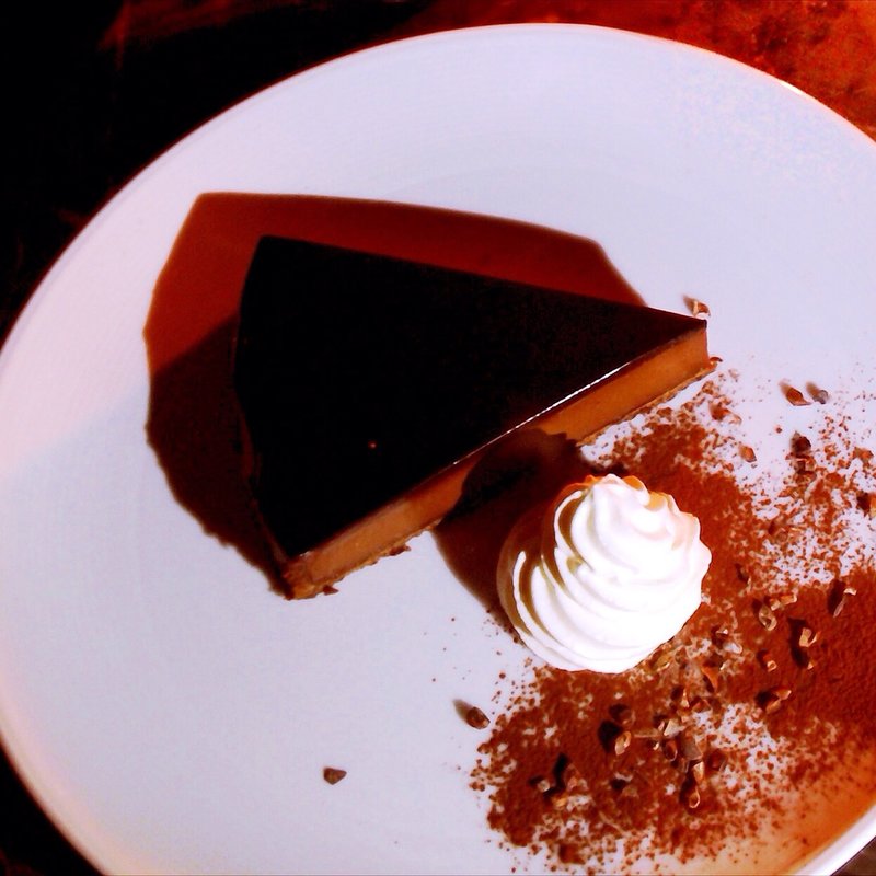 チョコレートタルト(シクスバイオリエンタルホテル)