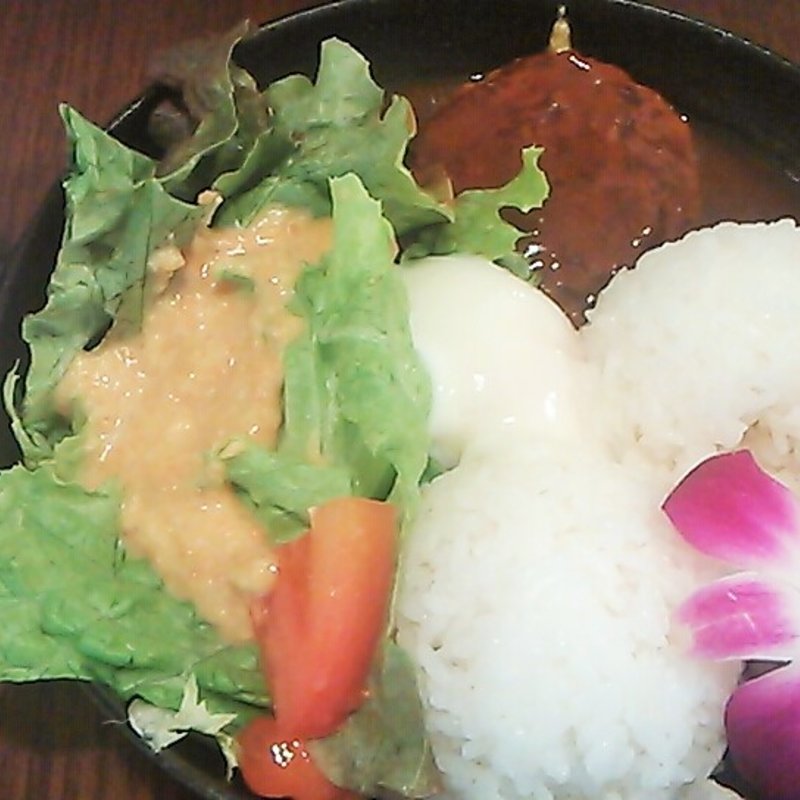 ロコモコ(白のフライパン)