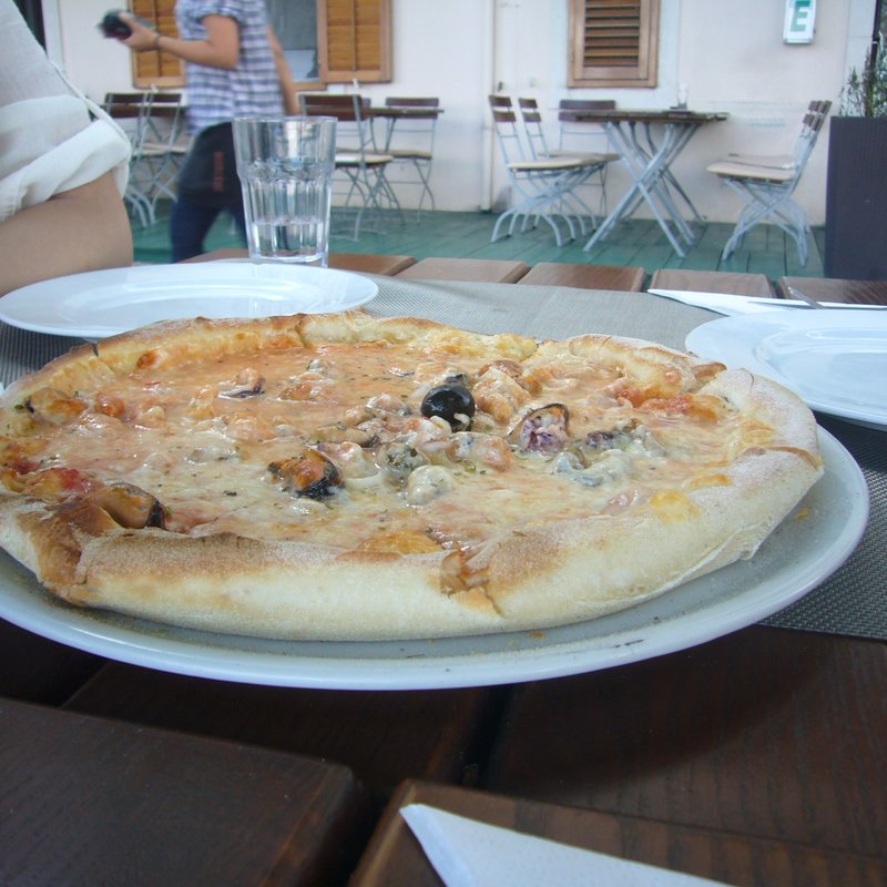 Salmon pizza(Pape Pizzeria)
