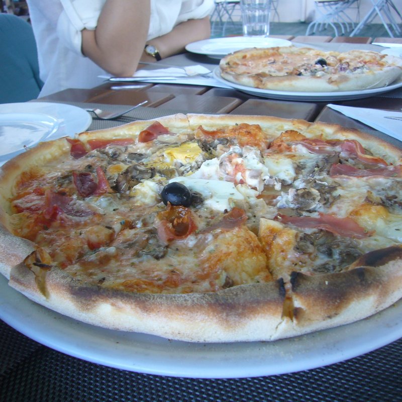 Tomato pizza(Pape Pizzeria)