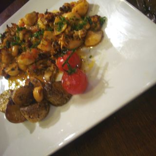 Mushrooms and potatoes with tomato sauce(L'Annexe)