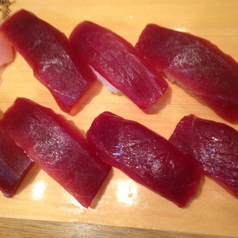 マグロ赤身の握り(菊寿し)