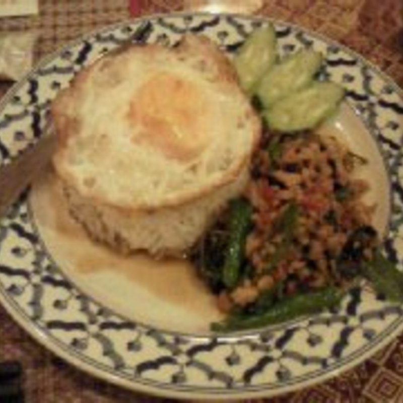 ガイパットバイカパオラートカオ(タワンタイ （TAWANTHAI）)