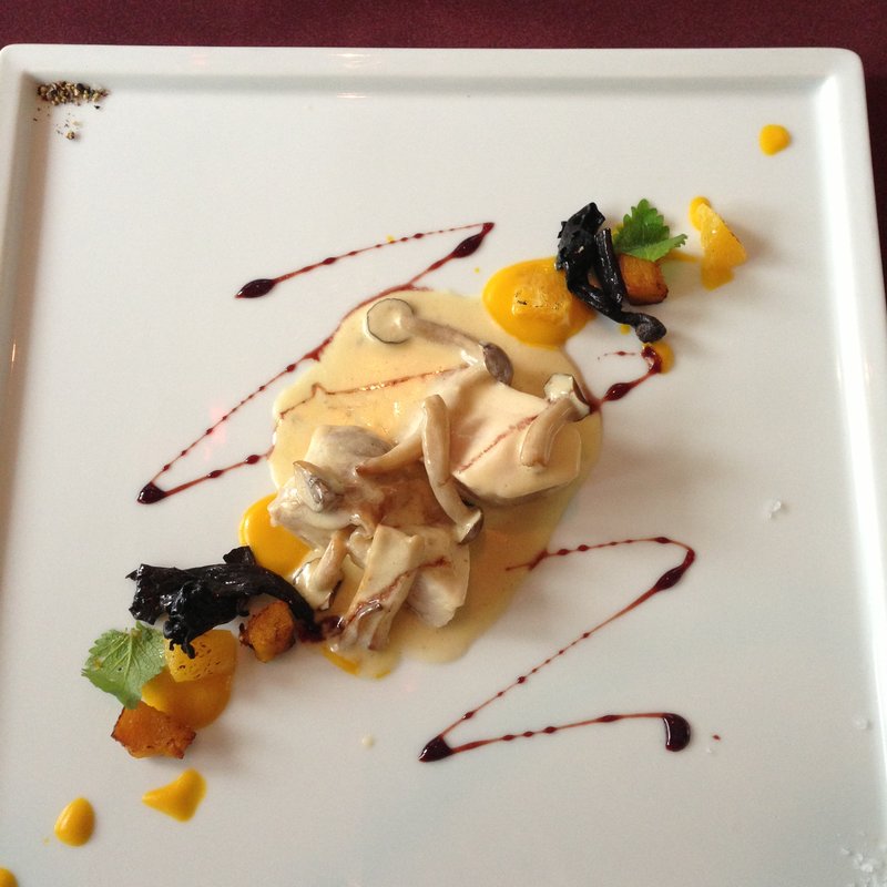鶏のキノコクリーム　カボチャのコンフィとクレマ　赤ワインのリドゥツィオーネ(RISTORANTE OZIO（リストランテ オッツィオ）)